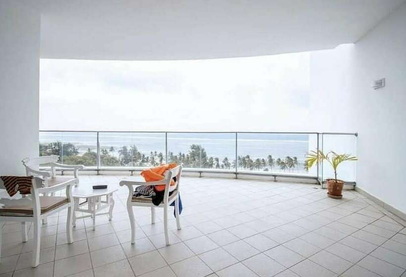 سوئیت مدیریتی 2 خوابه, Sun N Sand Beach Resort