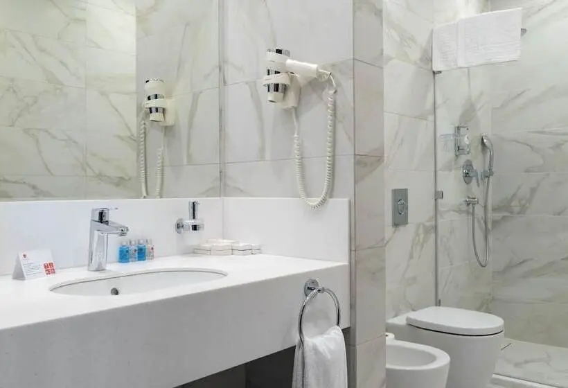 اتاق سوپریور سه تخته, Azimut Hotel Kyzyl