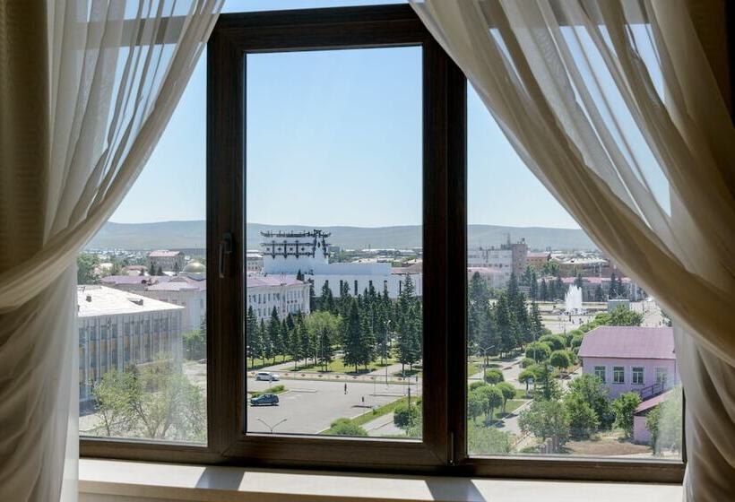 חדר סופריור לשלושה, Azimut Hotel Kyzyl