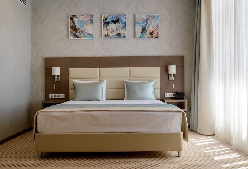 수피리어 트리플 룸, Azimut Hotel Kyzyl