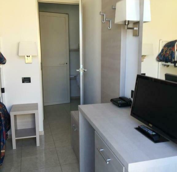 Апартаменты 2 Спальни, Athena