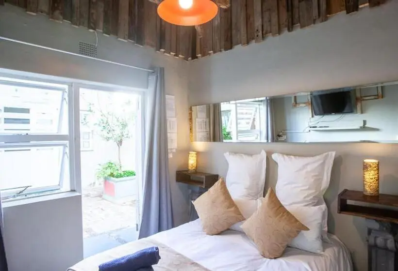 Basic-huone, Bedrock Guest Studios