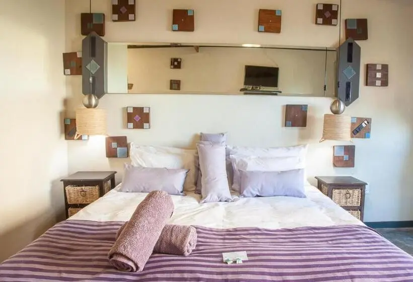 Deluxe Suite King Bed, Bedrock Guest Studios