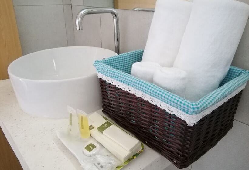 غرفة سوبيريور مطلة على حمام السباحة, Sandy Clay Bungalows