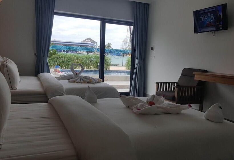 غرفة سوبيريور مطلة على حمام السباحة, Sandy Clay Bungalows