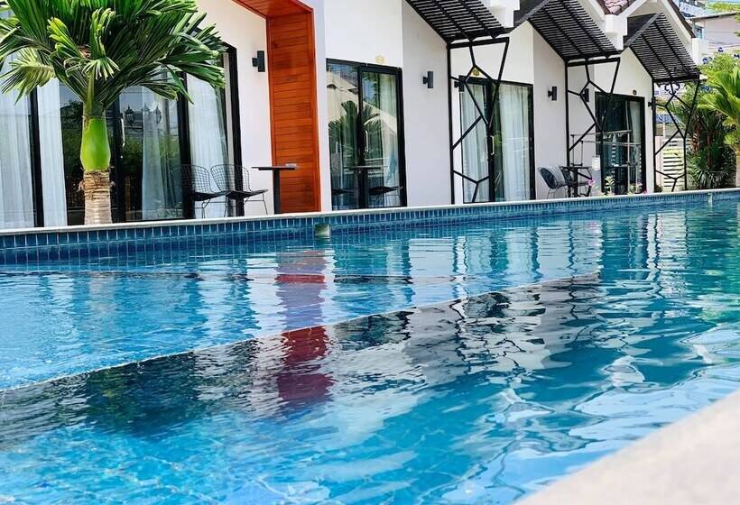 غرفة سوبيريور مطلة على حمام السباحة, Sandy Clay Bungalows