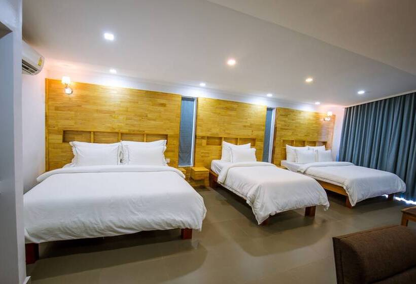 جناح عائلي, Sandy Clay Bungalows