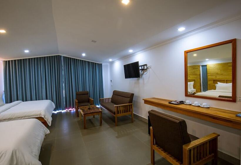 جناح عائلي, Sandy Clay Bungalows