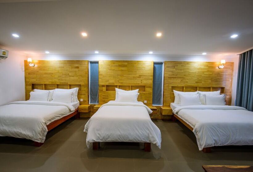 جناح عائلي, Sandy Clay Bungalows