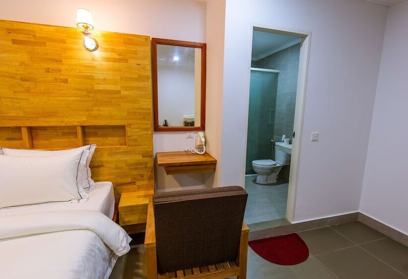 جناح عائلي, Sandy Clay Bungalows