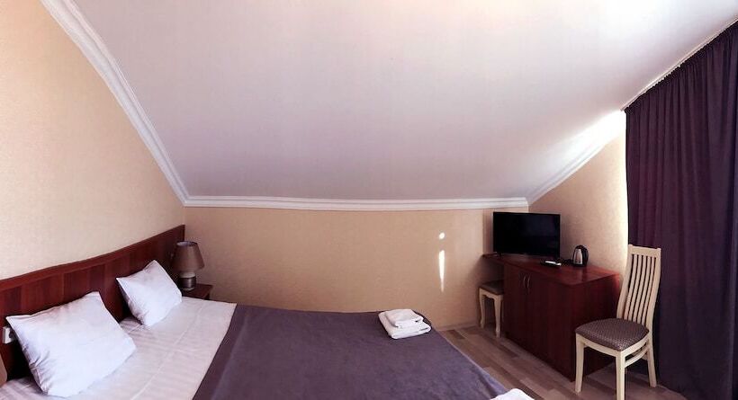 اتاق لوکس, Sergiy