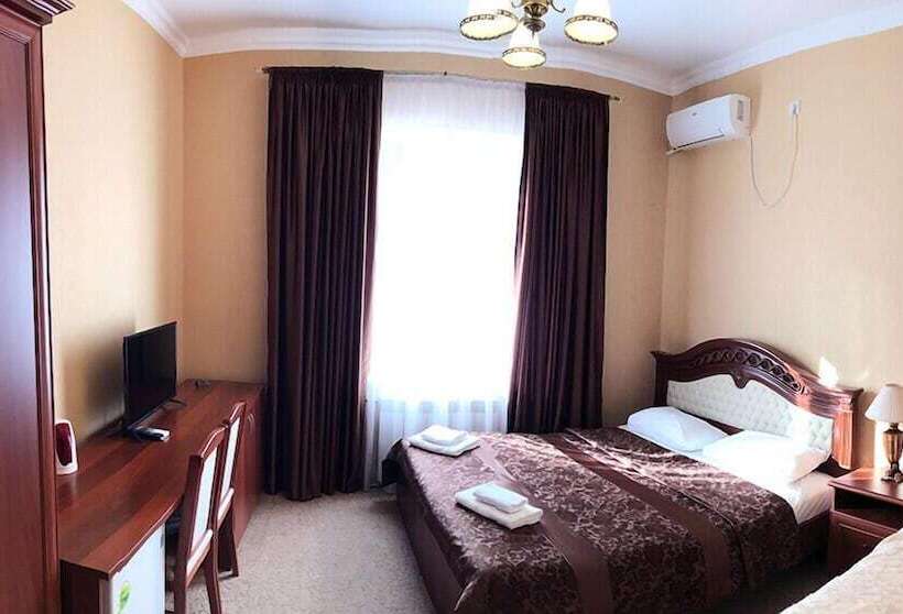 اتاق لوکس سه تخته, Sergiy