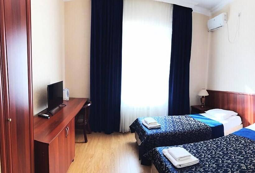 اتاق لوکس, Sergiy