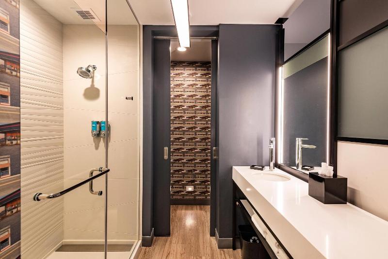 带大床的标准间, Aloft Savannah Downtown Historic District