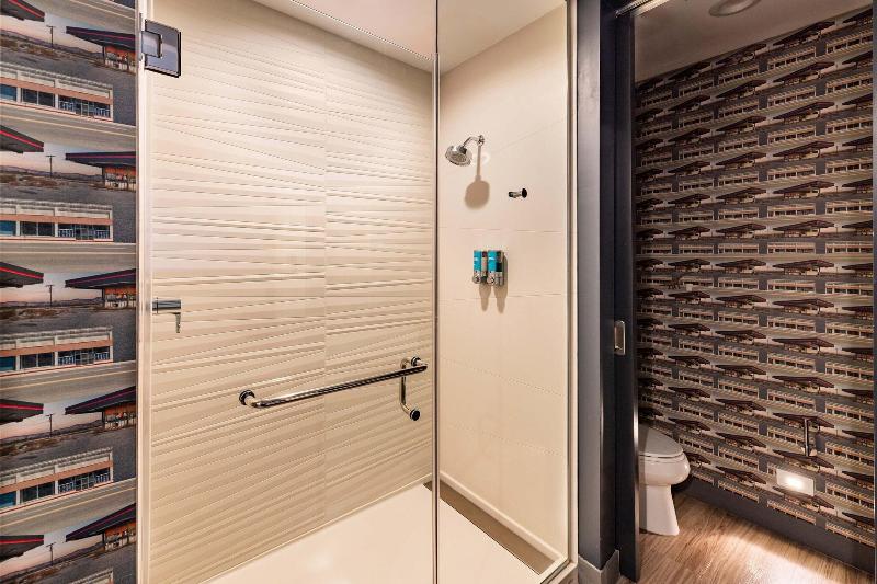 带大床的标准间, Aloft Savannah Downtown Historic District