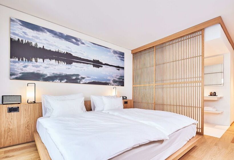 סוויטת ג'וניור עם טרסה, Art House Basel Member Of Design Hotels