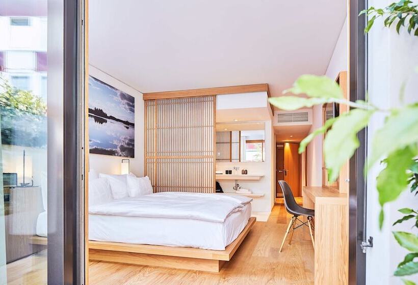 סוויטת ג'וניור עם טרסה, Art House Basel Member Of Design Hotels