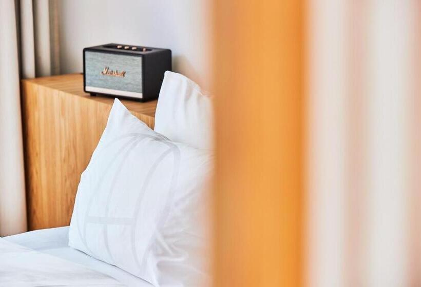 סוויטת ג'וניור, Art House Basel Member Of Design Hotels