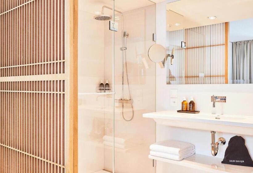 סוויטת ג'וניור עם טרסה, Art House Basel Member Of Design Hotels