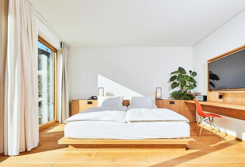 סוויטת קלאב, Art House Basel Member Of Design Hotels