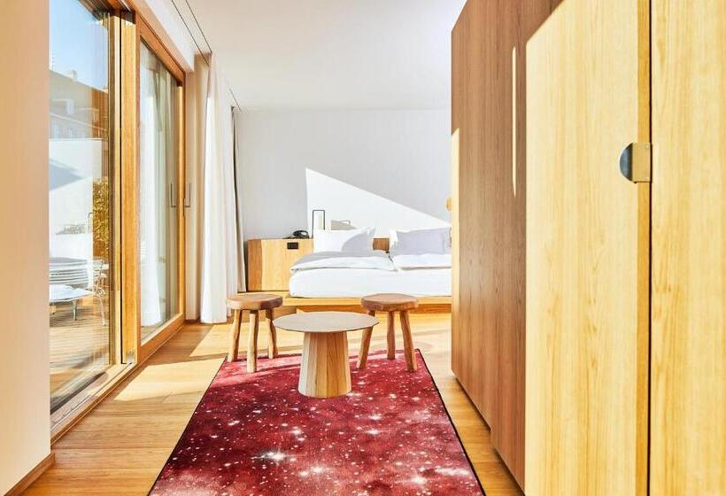 סוויטת קלאב, Art House Basel Member Of Design Hotels