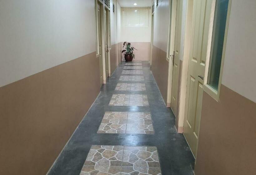 اتاق استاندارد با تخت بزرگ, Delta Inn Bogor Syariah For Indonesian Only