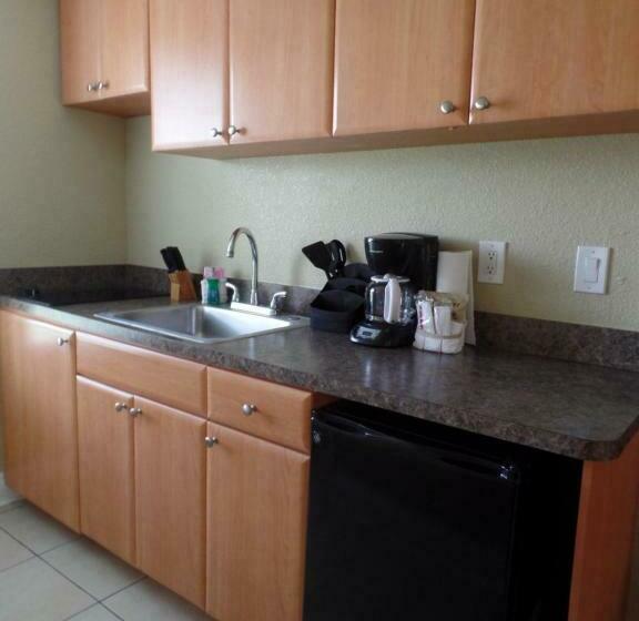 סוויטה, The Bayside Inn & Marina