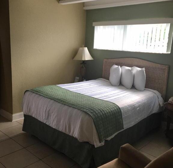 חדר סטנדרט מותאם לאדם עם מוגבלויות, The Bayside Inn & Marina