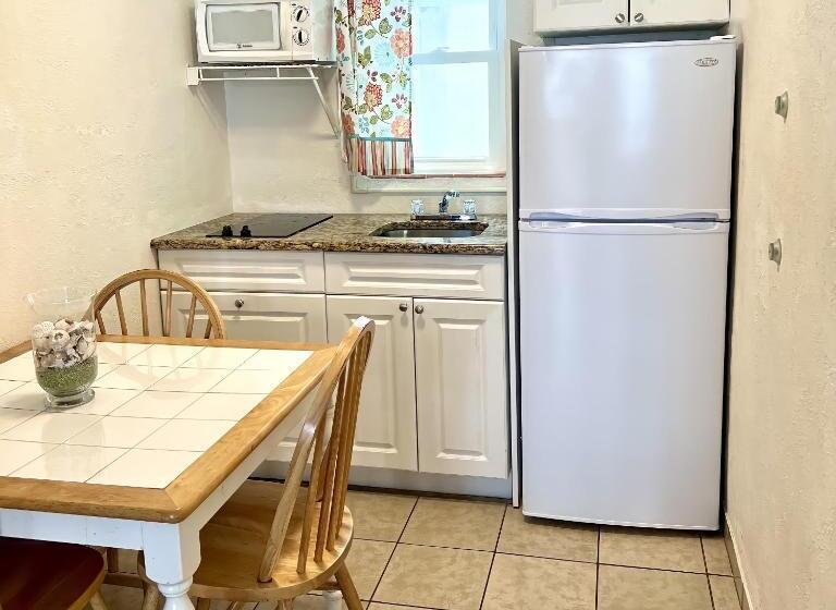 Standard Room, Beach Colony Motel