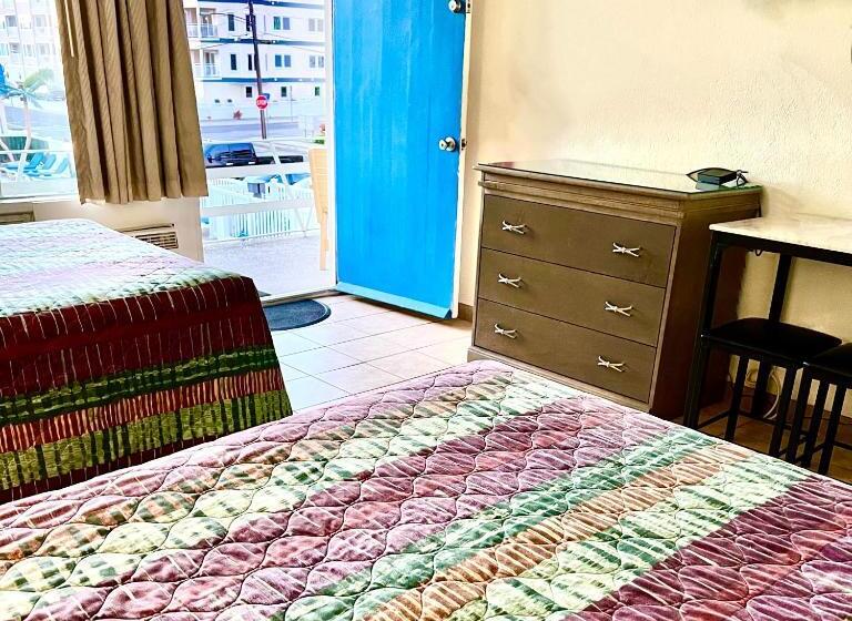 Deluxe Room, Beach Colony Motel