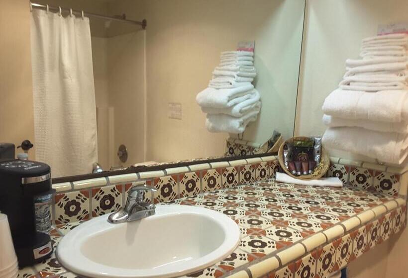 스탠다드 룸 킹사이즈 침대, Beaver Creek Inn