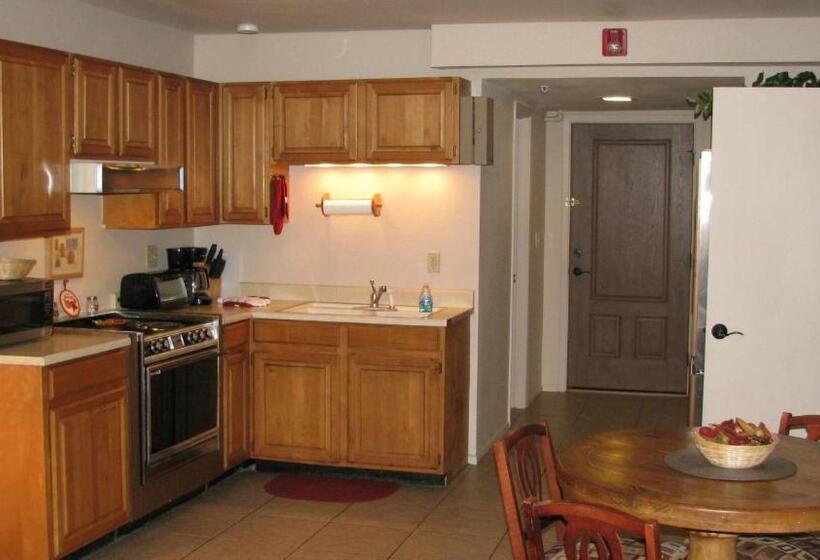 سوییت خانوادگی, Beaver Creek Inn