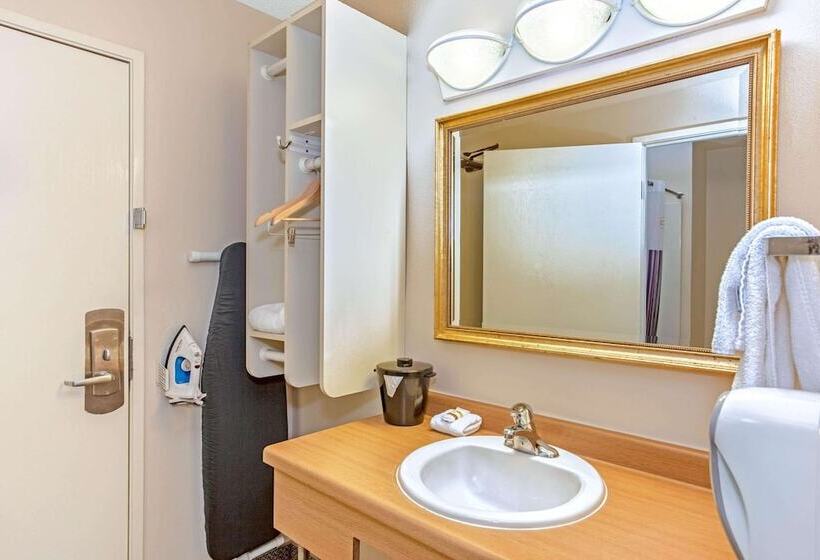 Номер Deluxe, La Quinta Inn By Wyndham Milwaukee Airport / Oak Creek