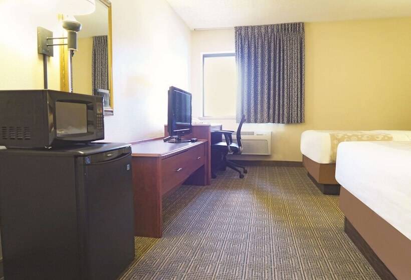 Номер Deluxe, La Quinta Inn By Wyndham Milwaukee Airport / Oak Creek