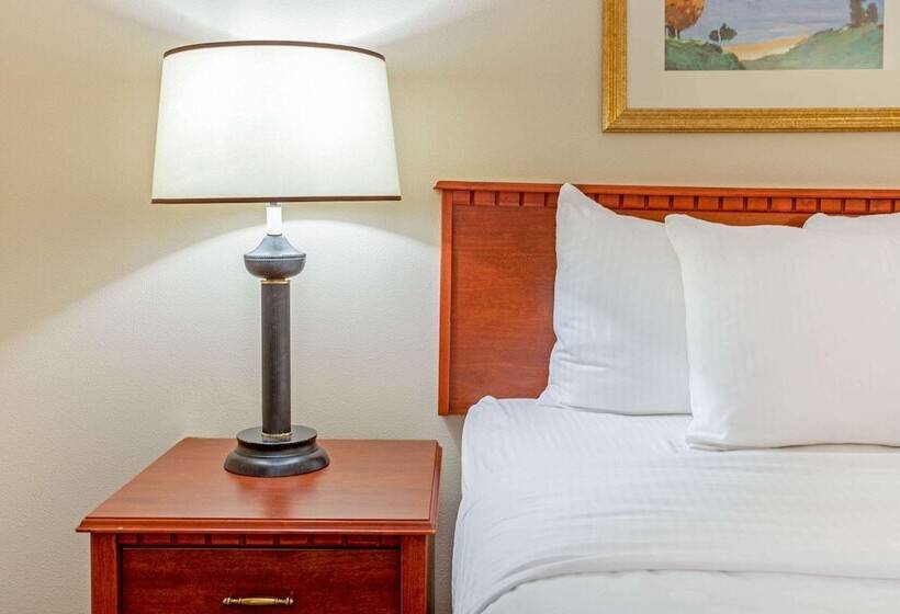 Президентский Люкс, La Quinta Inn By Wyndham Milwaukee Airport / Oak Creek