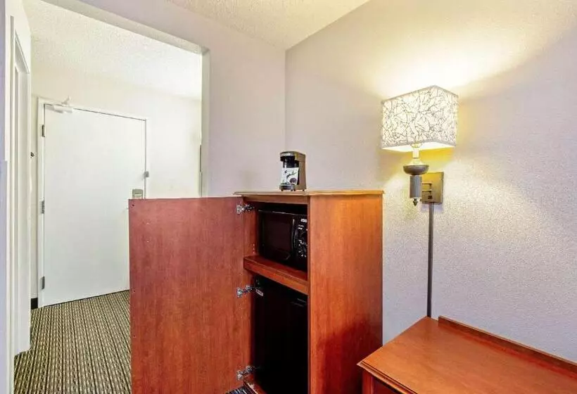 اتاق اجرایی با تخت بزرگ, La Quinta By Wyndham Harrisburg Airport Hershey