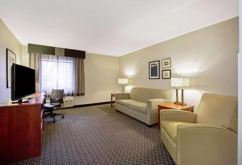 Deluxe Suite King Bed, La Quinta By Wyndham Harrisburg Airport Hershey