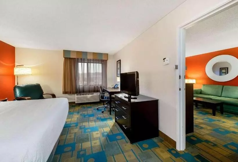 キングサイズベッドのデラックススイート, La Quinta By Wyndham Mansfield Oh