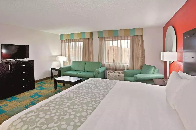 キングサイズベッドのデラックススイート, La Quinta By Wyndham Mansfield Oh