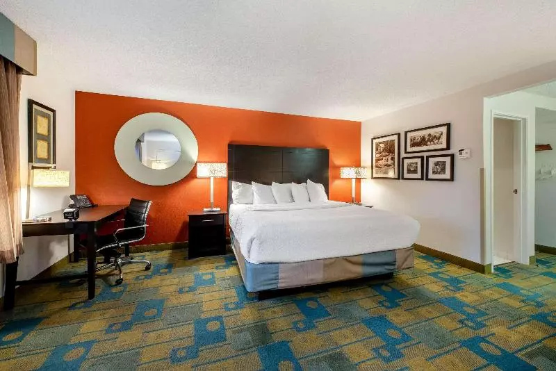 キングサイズベッドのデラックススイート, La Quinta By Wyndham Mansfield Oh