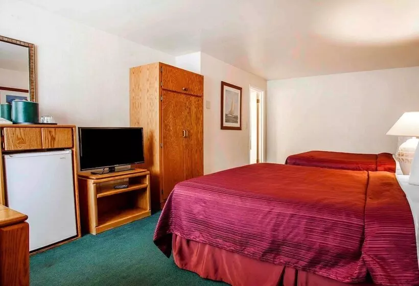 ２ダブルベッドのスタンダードルーム, Quality Inn & Suites Bremerton Near Naval Shipyard