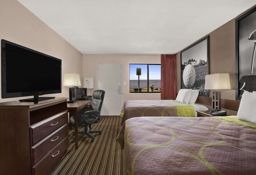 带2个双人床的标准工作室, Super 8 By Wyndham Fort Myers