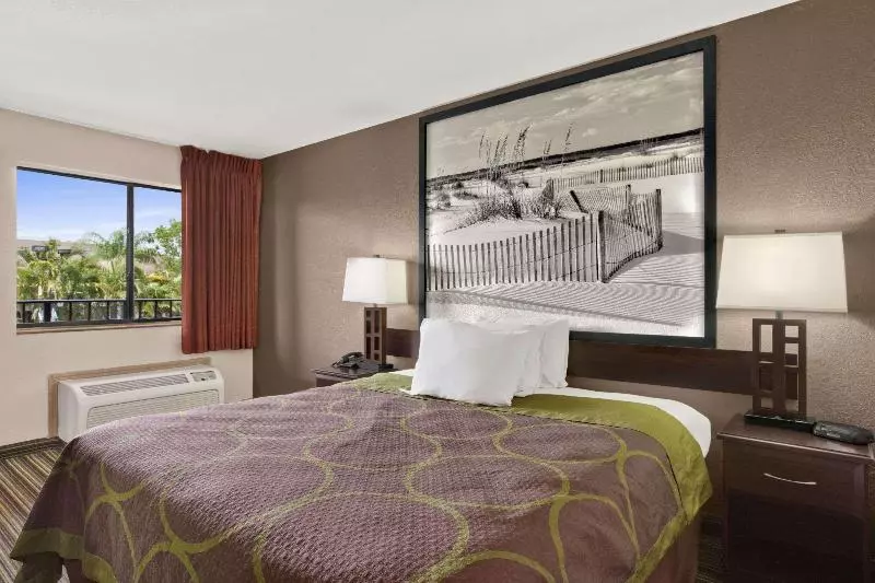 اتاق استاندارد با تخت بزرگ, Super 8 By Wyndham Fort Myers