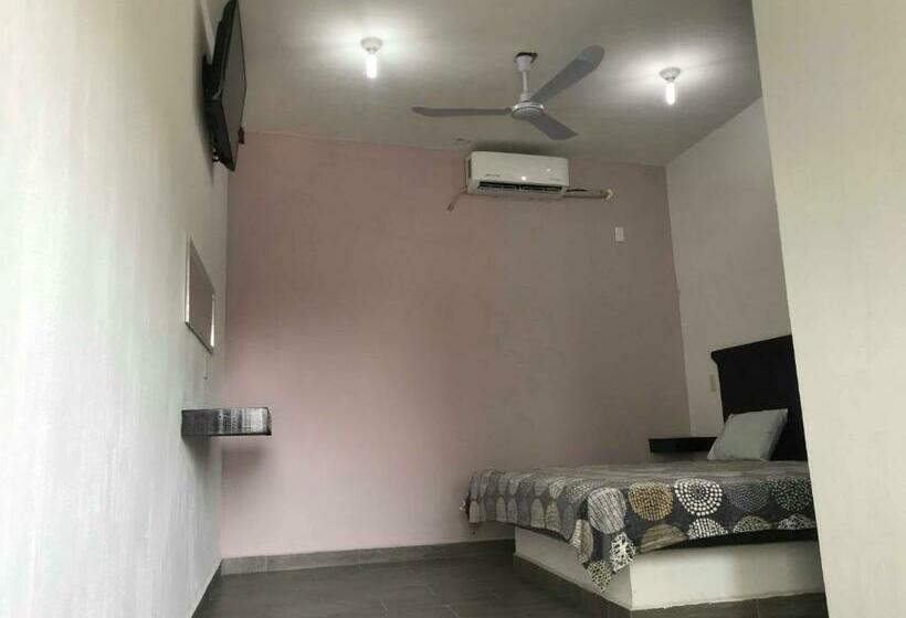 اتاق خانوادگی, Los Pinos Centro