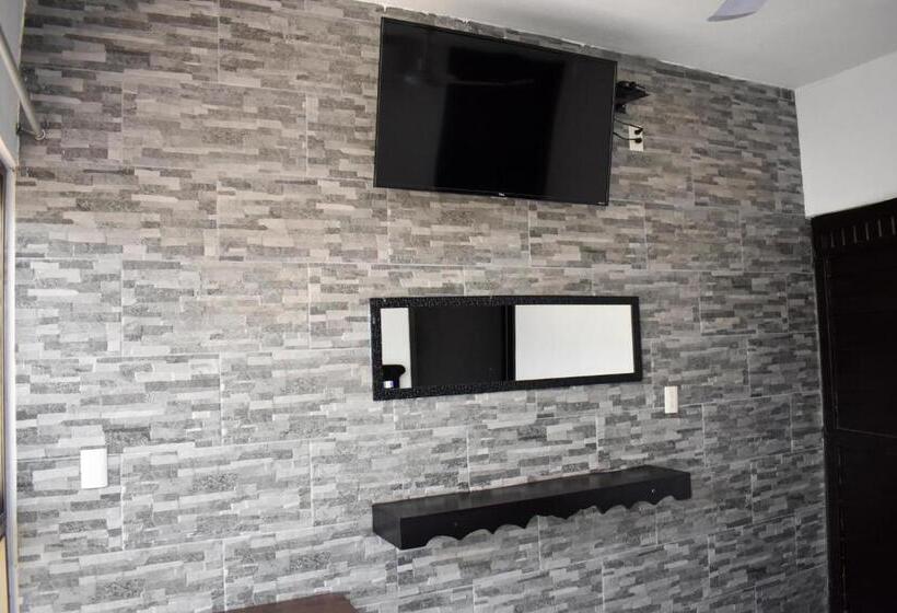 سوییت لوکس, Los Pinos Centro