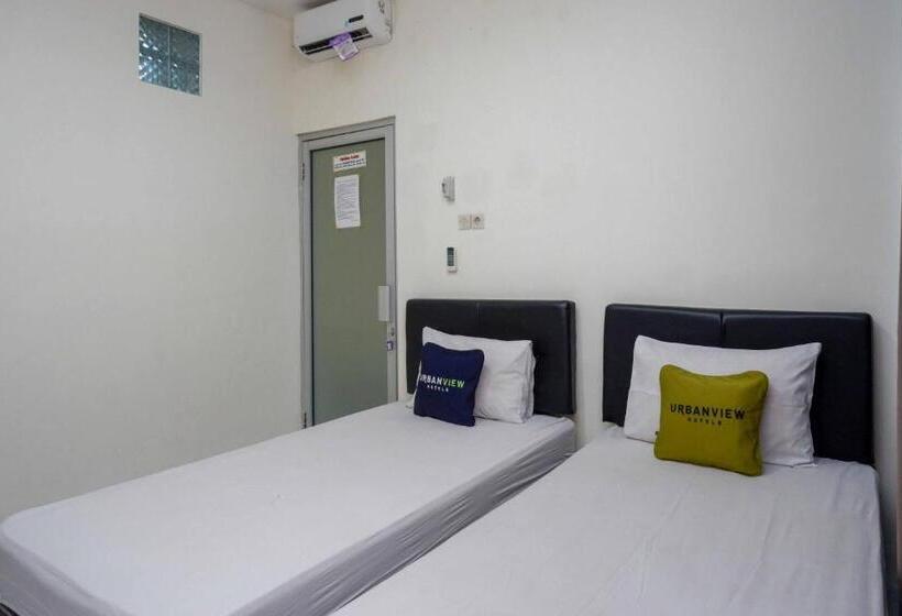 Номер Deluxe, Reddoorz Near Rsud Margono Purwokerto 3