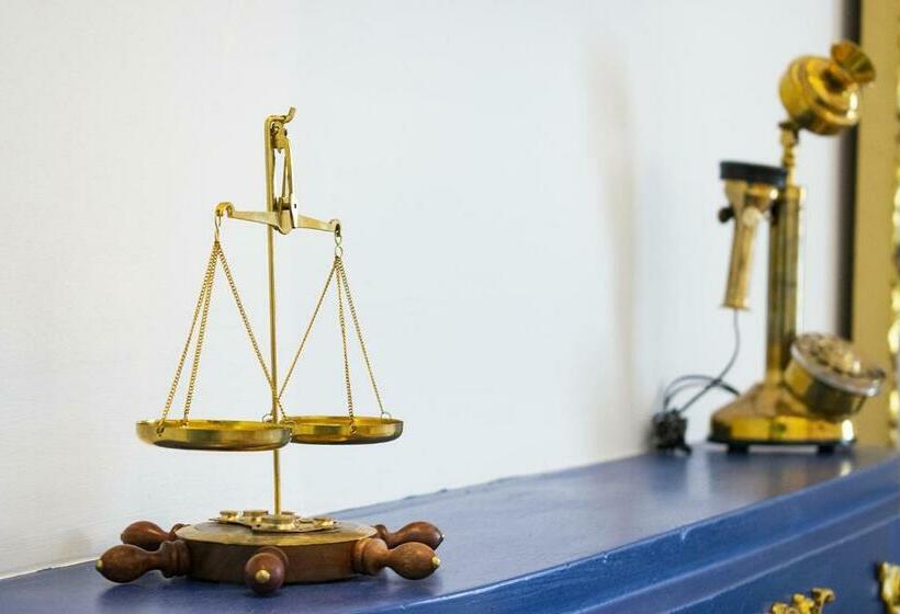 اتاق لوکس با بالکن, 9 Muses