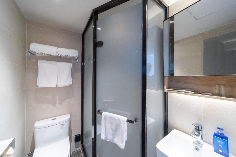 غرفة قياسية سرير كينج لذوى الإحتياجات الخاصة, Holiday Inn Express & Suites   Beaver Dam, An Ihg