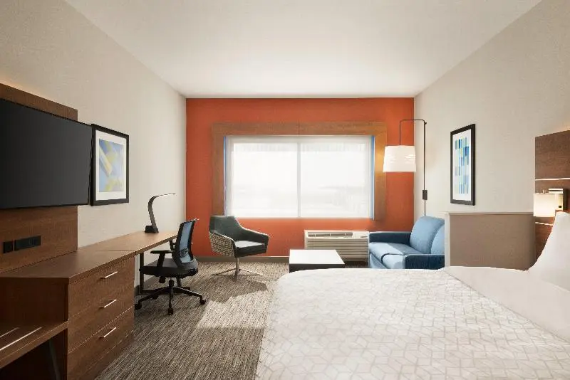 身障者適用スイートルーム, Holiday Inn Express & Suites Beaver Dam, An Ihg