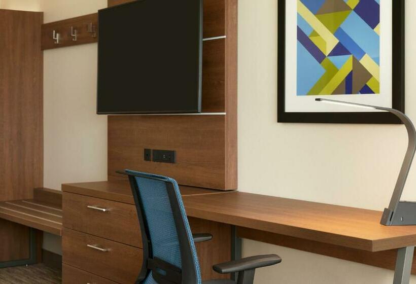 غرفة قياسية لذوى الاحتياجات الخاصة, Holiday Inn Express & Suites   Beaver Dam, An Ihg